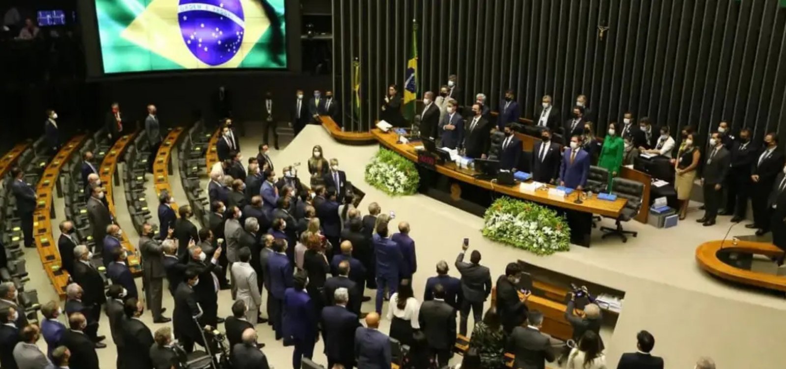 CMO aprova aumento de R$ 160 milhões para partidos na LDO de 2026