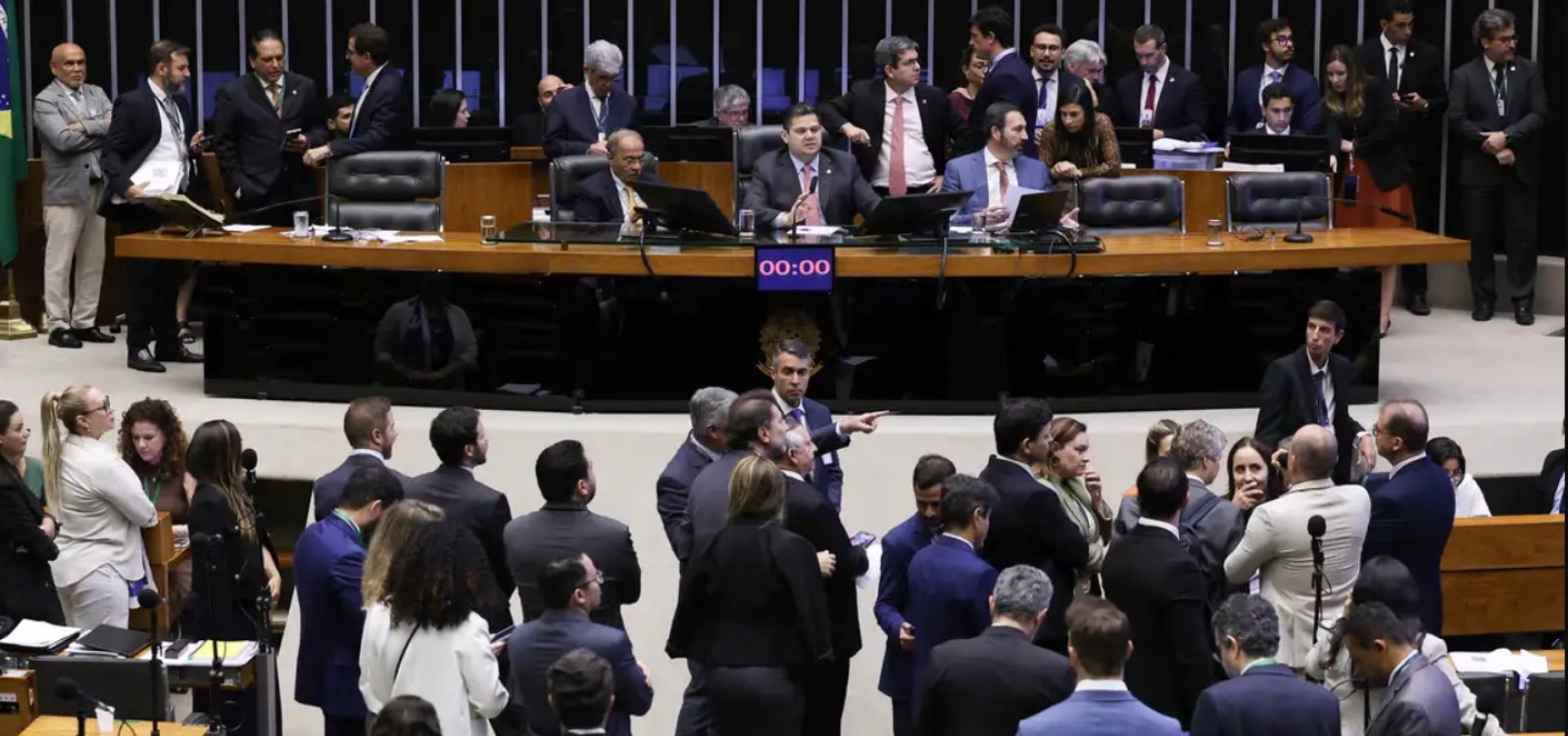 Congresso aprova LDO de 2026 com superávit previsto e novo salário mínimo