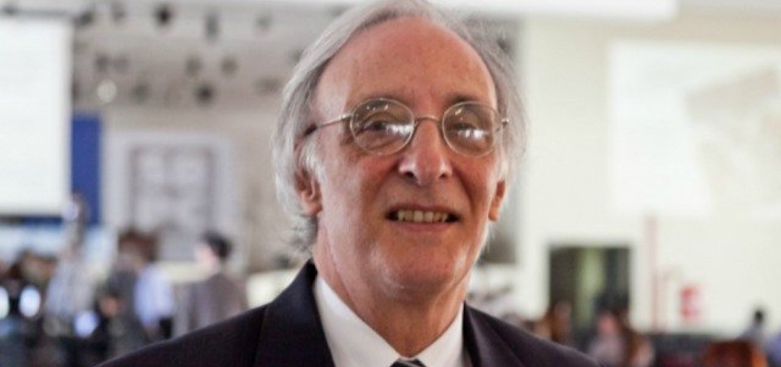 Professor José Geraldo aponta causas para menor envolvimento de jovens na política