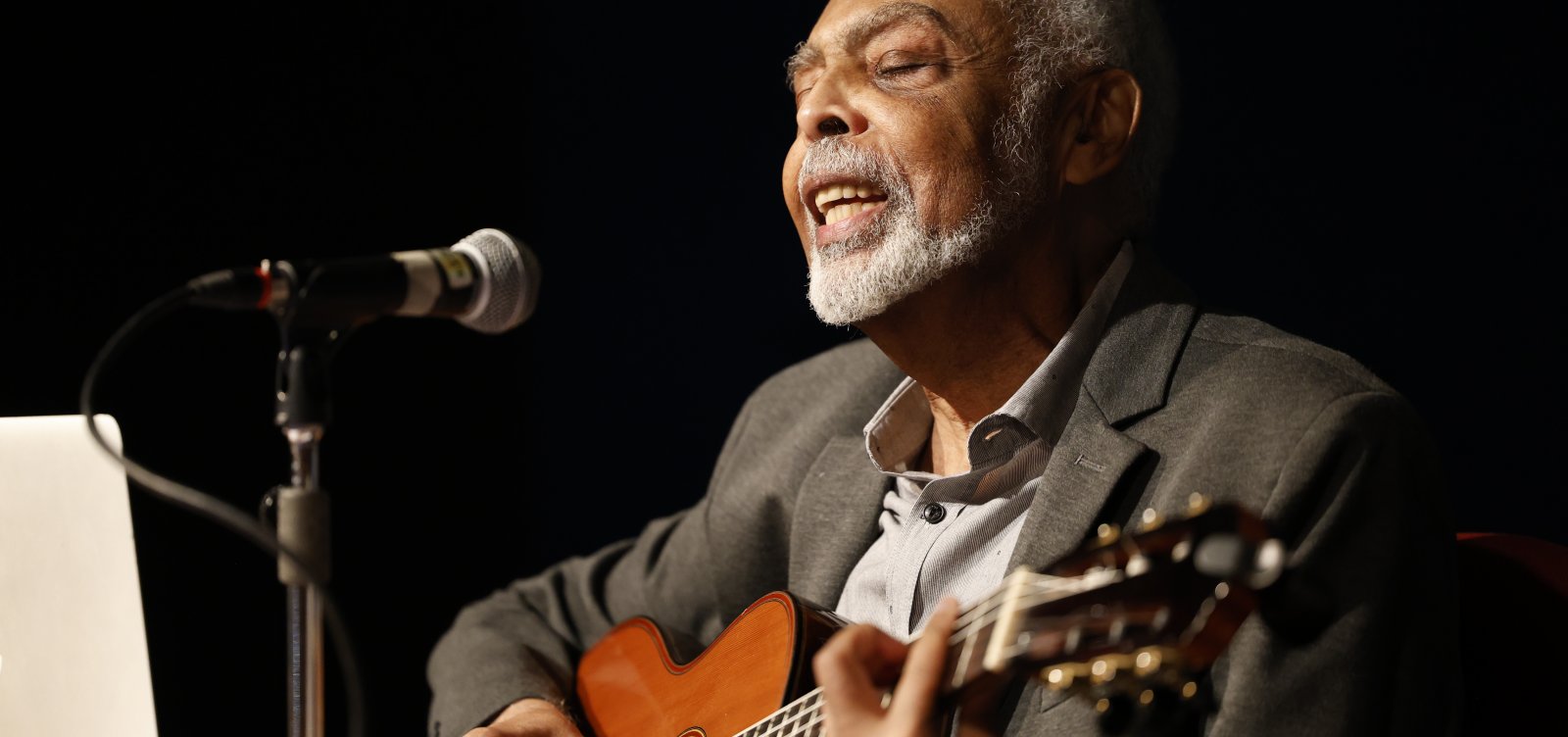 Gilberto Gil anuncia show em Salvador para apoiar manutenção do Teatro Gamboa