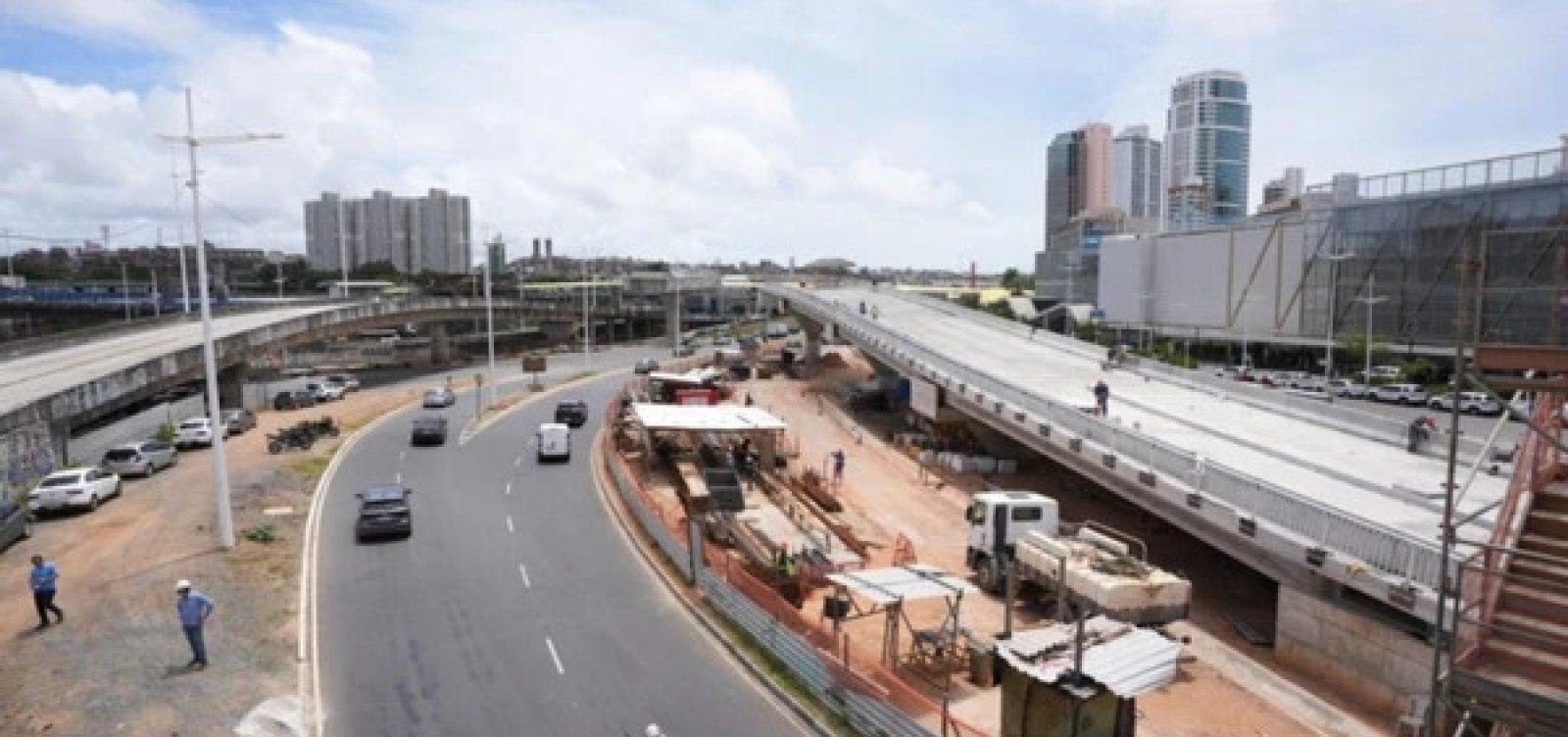 Av. Tancredo Neves terá interdições temporárias para instalação de vigas do novo viaduto