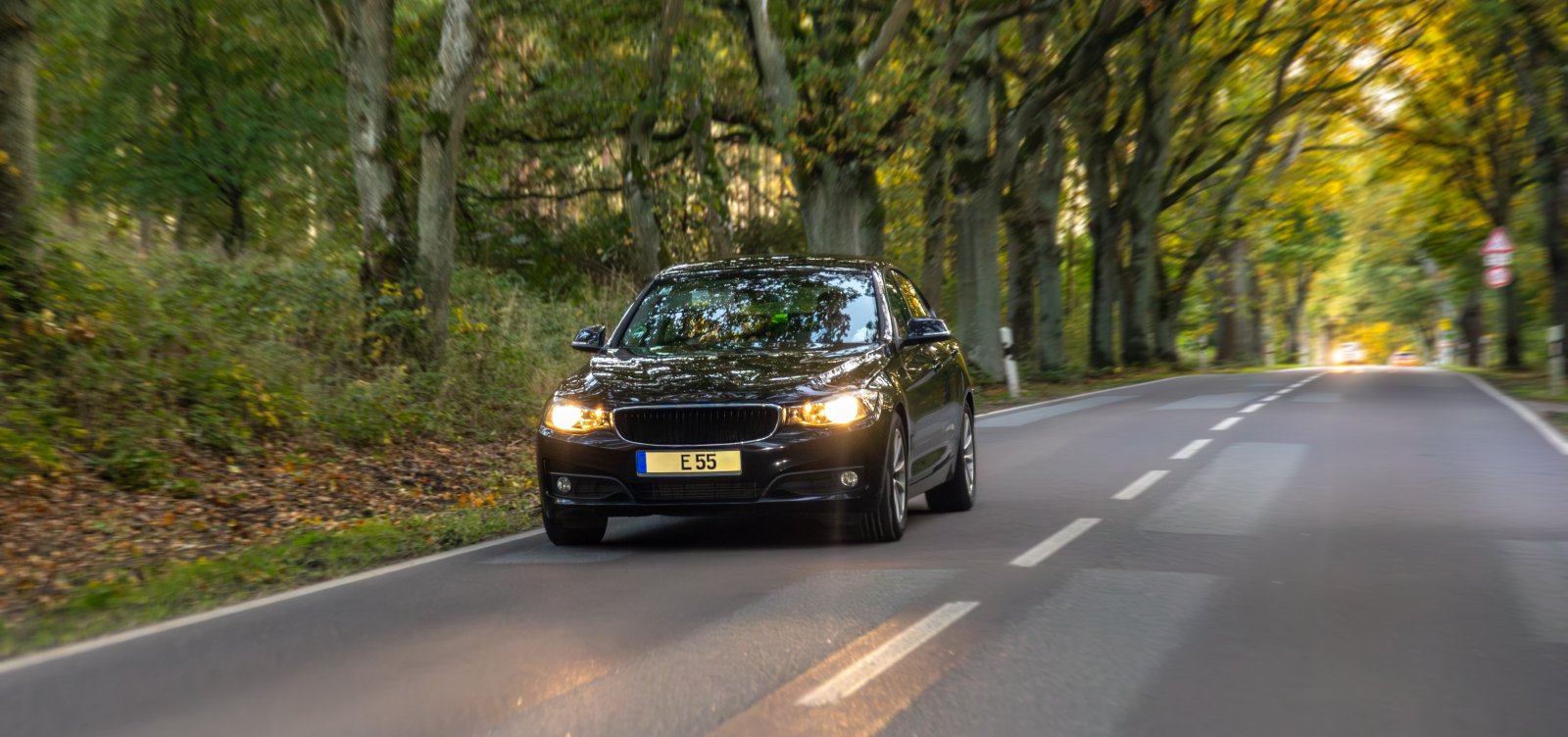 Atualização do Código de Trânsito reforça uso obrigatório do farol baixo em rodovias simples