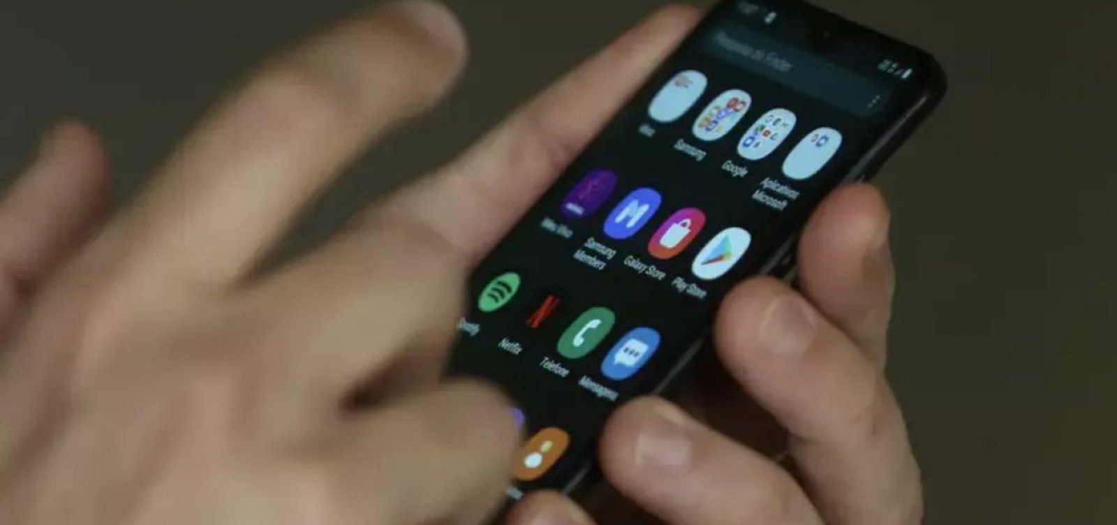 Acesso à internet cresce entre classes sociais no Brasil, mas desigualdade ainda persiste