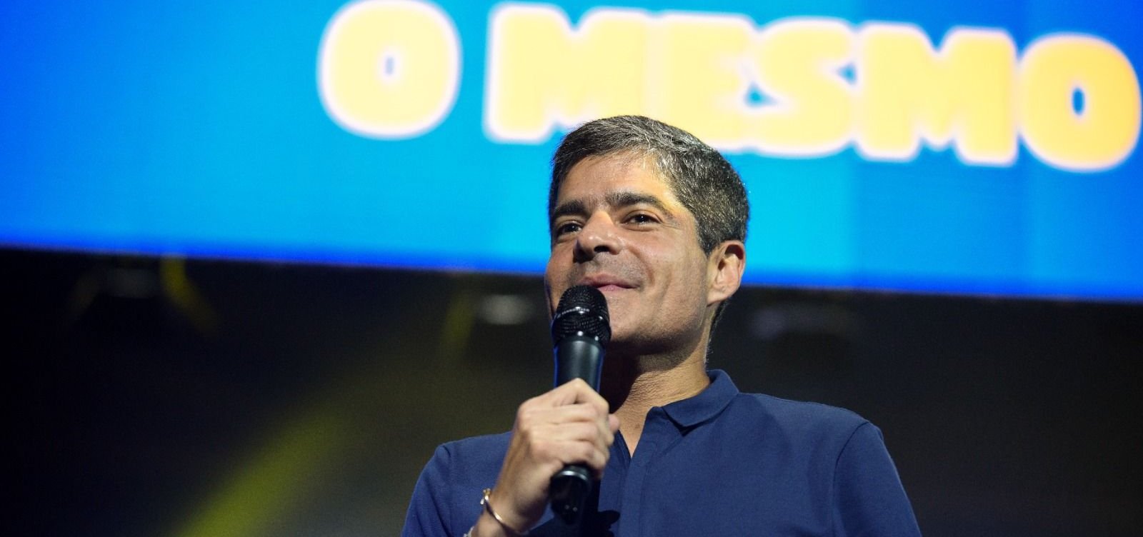 Candidatura de Flávio Bolsonaro cria dificuldades para ACM Neto, admitem caciques da oposição 