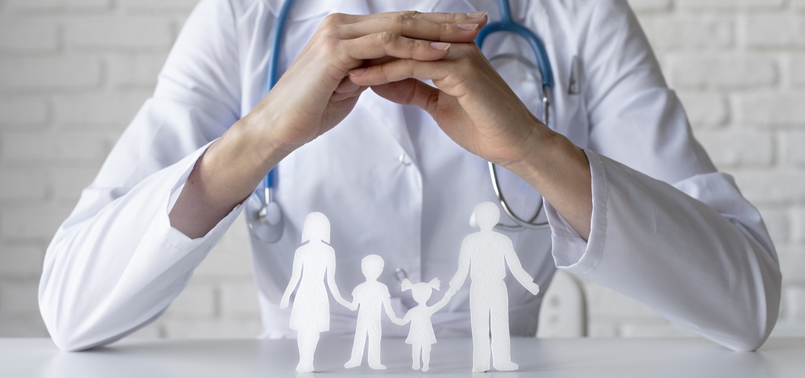 Médicos de família reduzem internações evitáveis e custos ao SUS, aponta estudo