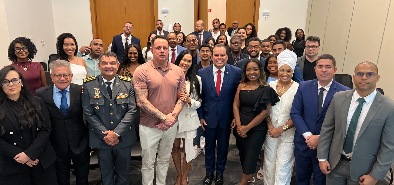 Vice-governador destaca força da advocacia criminal na posse do novo comando da associação da categoria