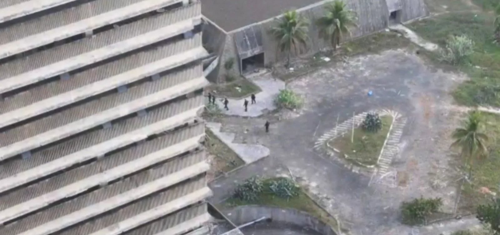 Operação na antiga sede dos Correios detém quatro pessoas