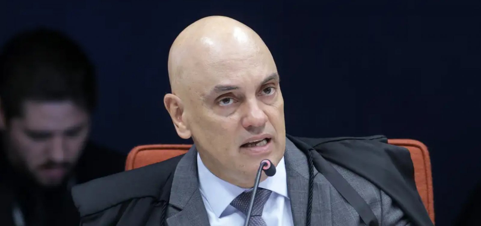 Perícia confirma que Bolsonaro violou tornozeleira com ferro de solda