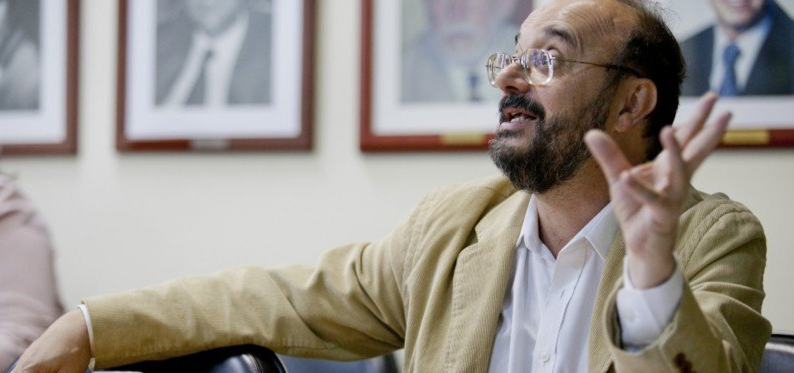 Cientista político questiona apoio persistente a Bolsonaro após revelações sobre tentativa de golpe