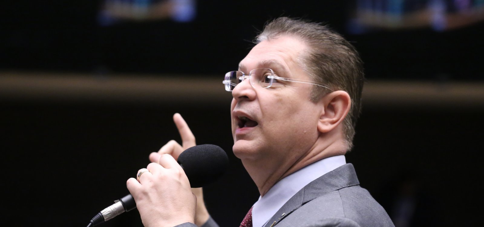 Sóstenes diz que R$ 400 mil apreendidos pela PF são de venda de imóvel