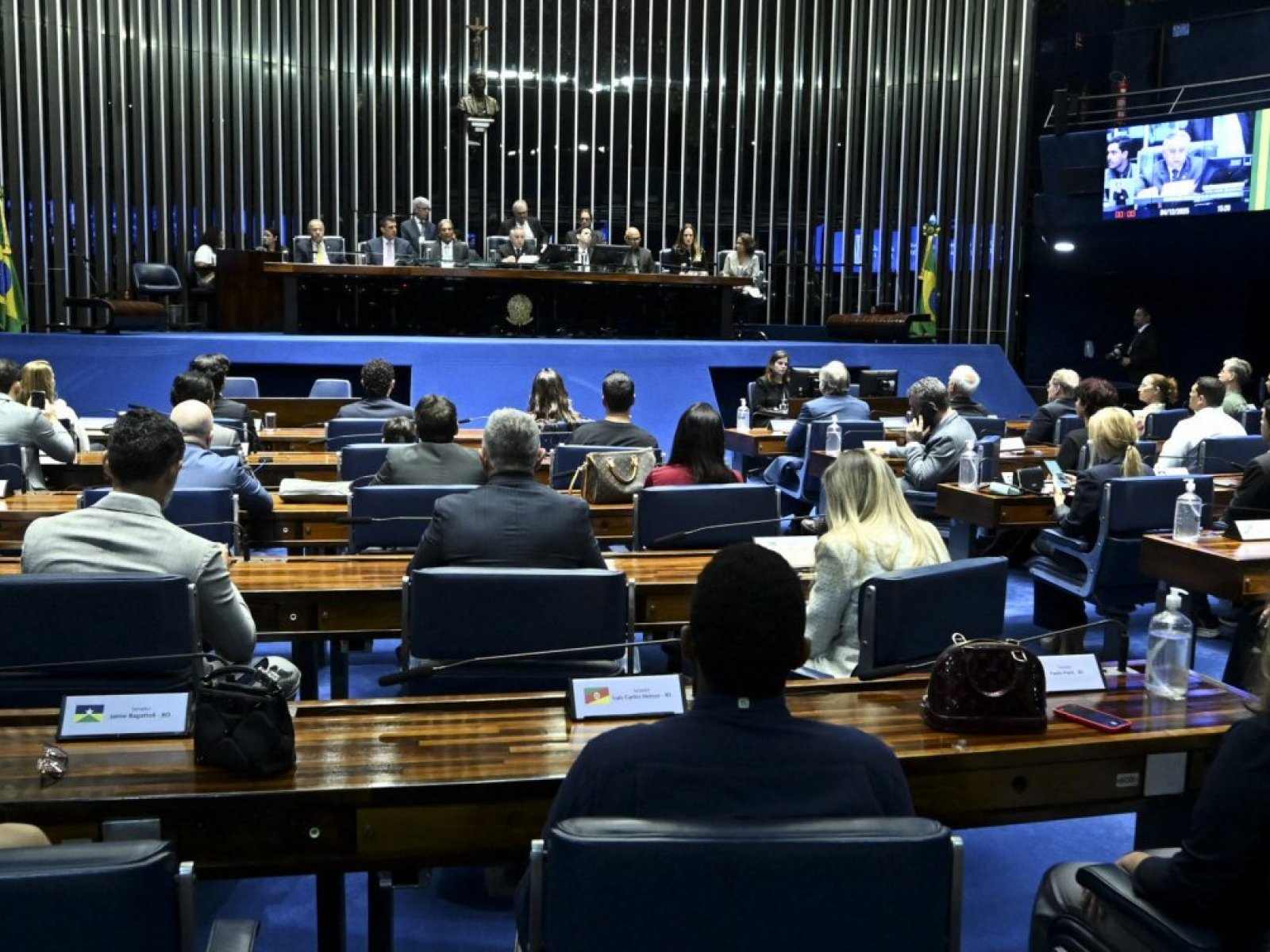 Congresso aprova regra que autoriza professor acumular outro cargo público