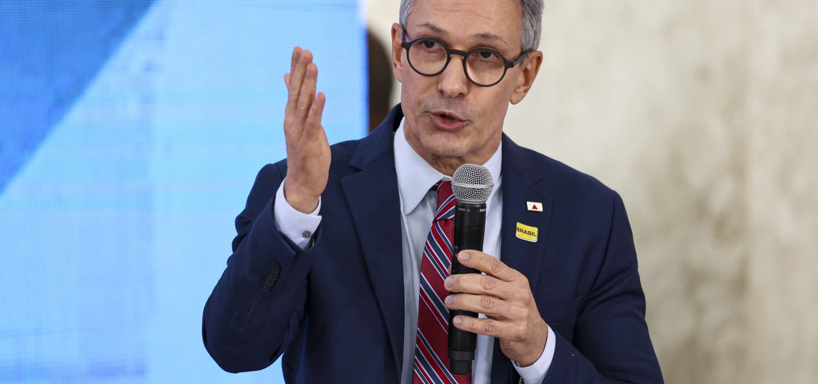 Kassab organiza Zema para vice de Flávio Bolsonaro em chapa presidencial