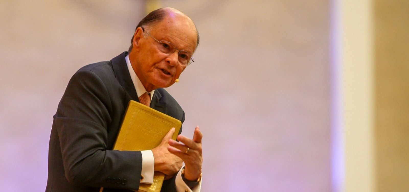  Justiça dá vitória a Netflix e mantém imagens de Edir Macedo em documentário