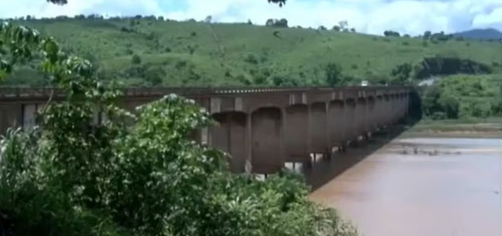 Ponte sobre o Rio Jequitinhonha, em Itapebi, começa a ser liberada para veículos pesados