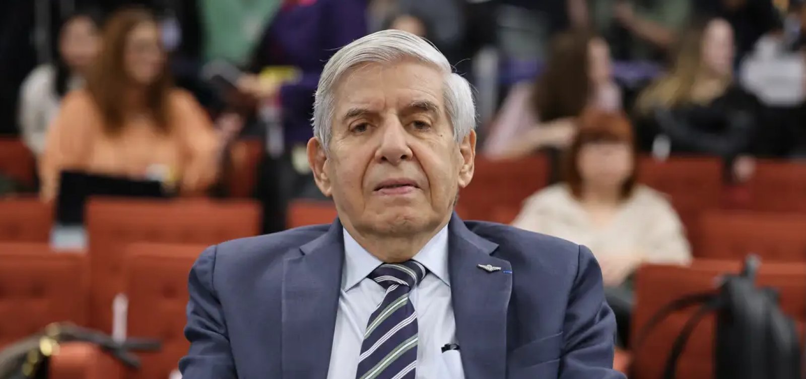 Heleno deixa regime fechado e passa a cumprir prisão domiciliar 