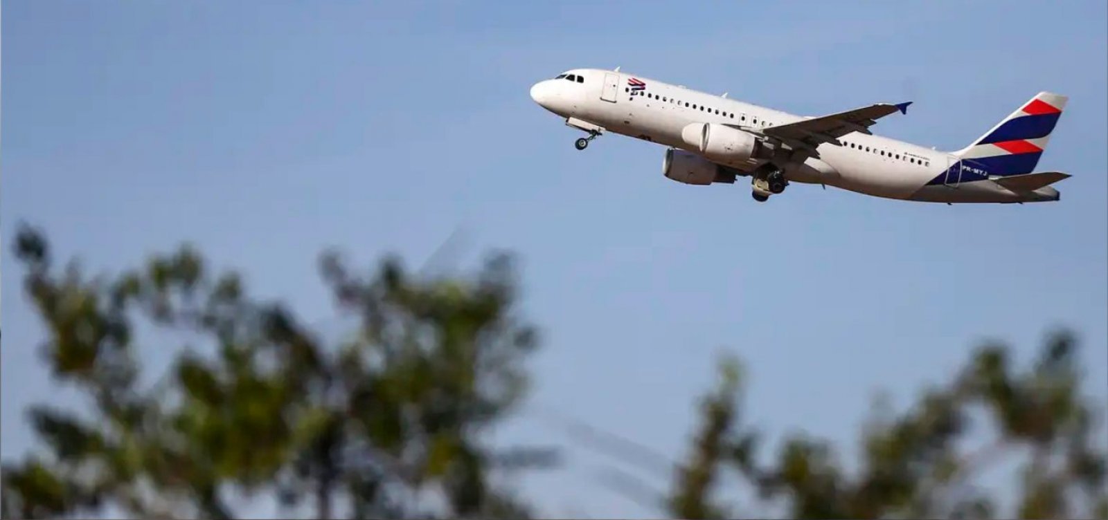 Estado de greve é anunciado por pilotos e comissários na véspera do fim de ano