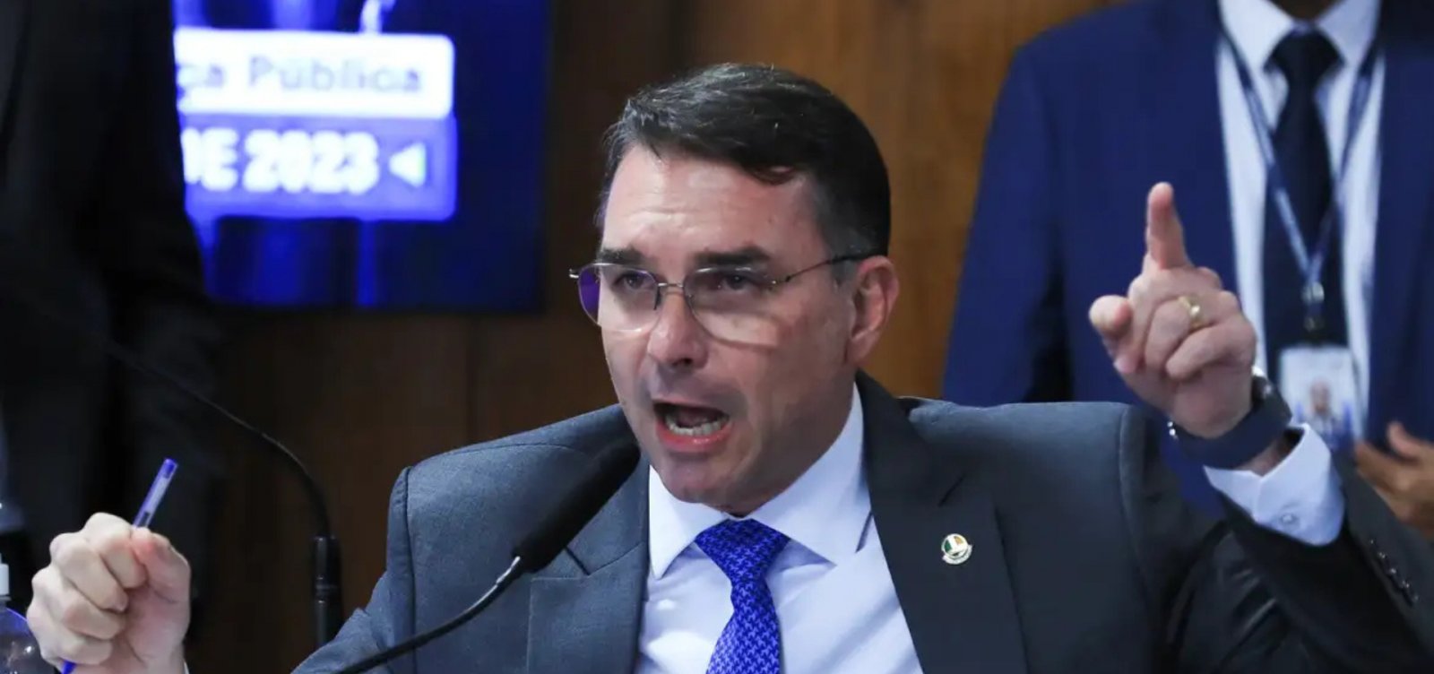 Flávio diz que carta de Bolsonaro confirma candidatura e pede união da direita