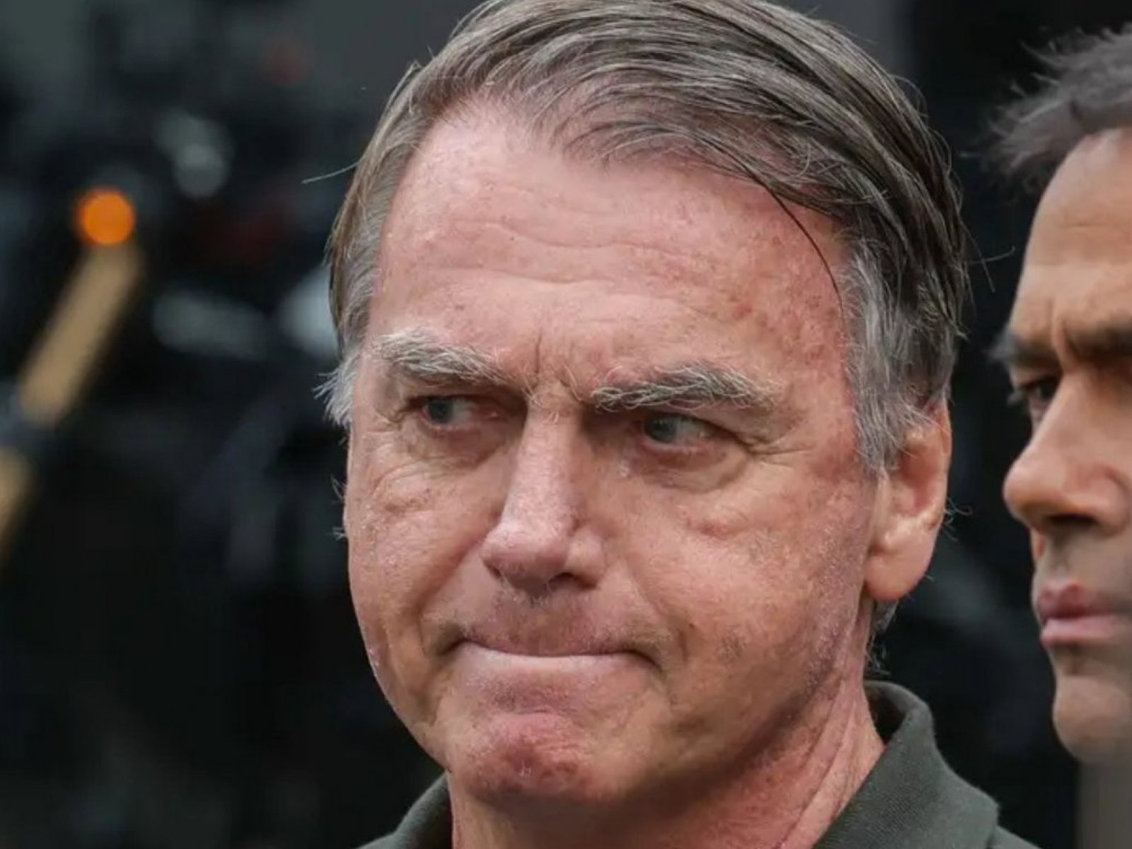 Bolsonaro segue internado em Brasília e passará por novo procedimento para conter soluços