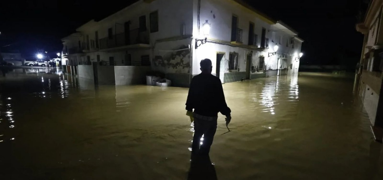 Enchente deixa 1 morto e 2 desaparecidos em região turística da Espanha