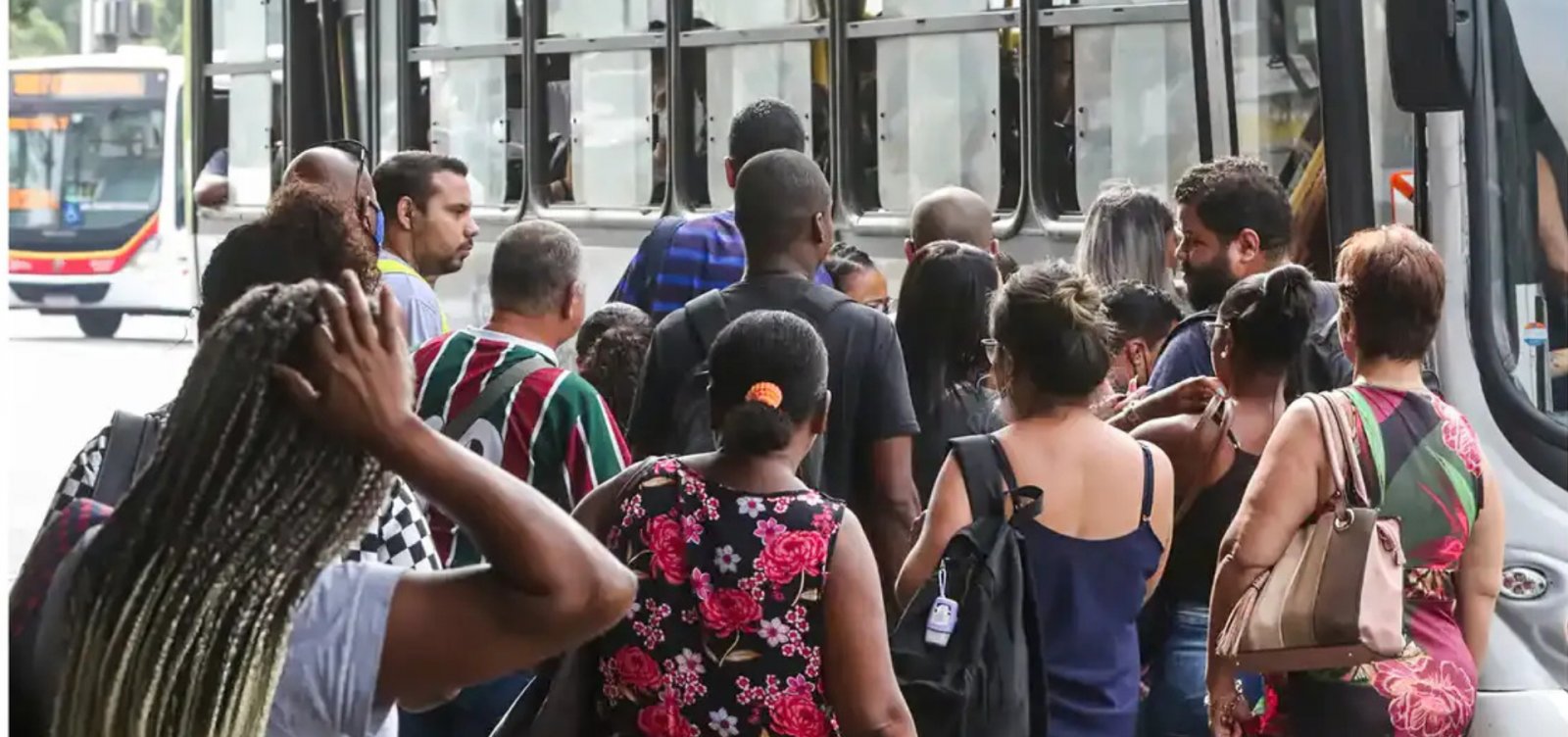 Desemprego cai para 5,2% e atinge menor nível desde 2012