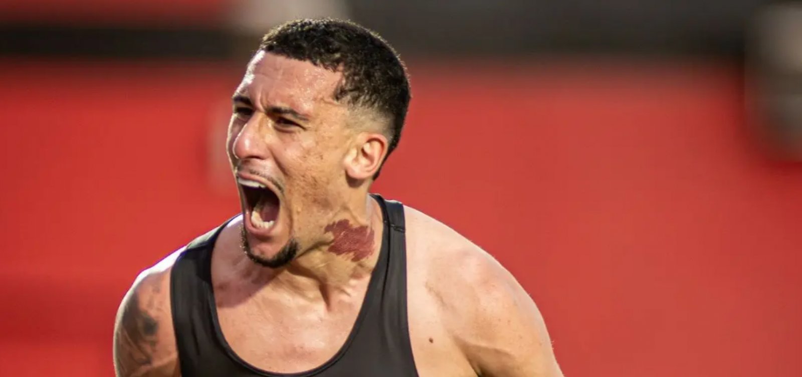 Vitória anuncia compra de Baralhas e garante volante até 2028