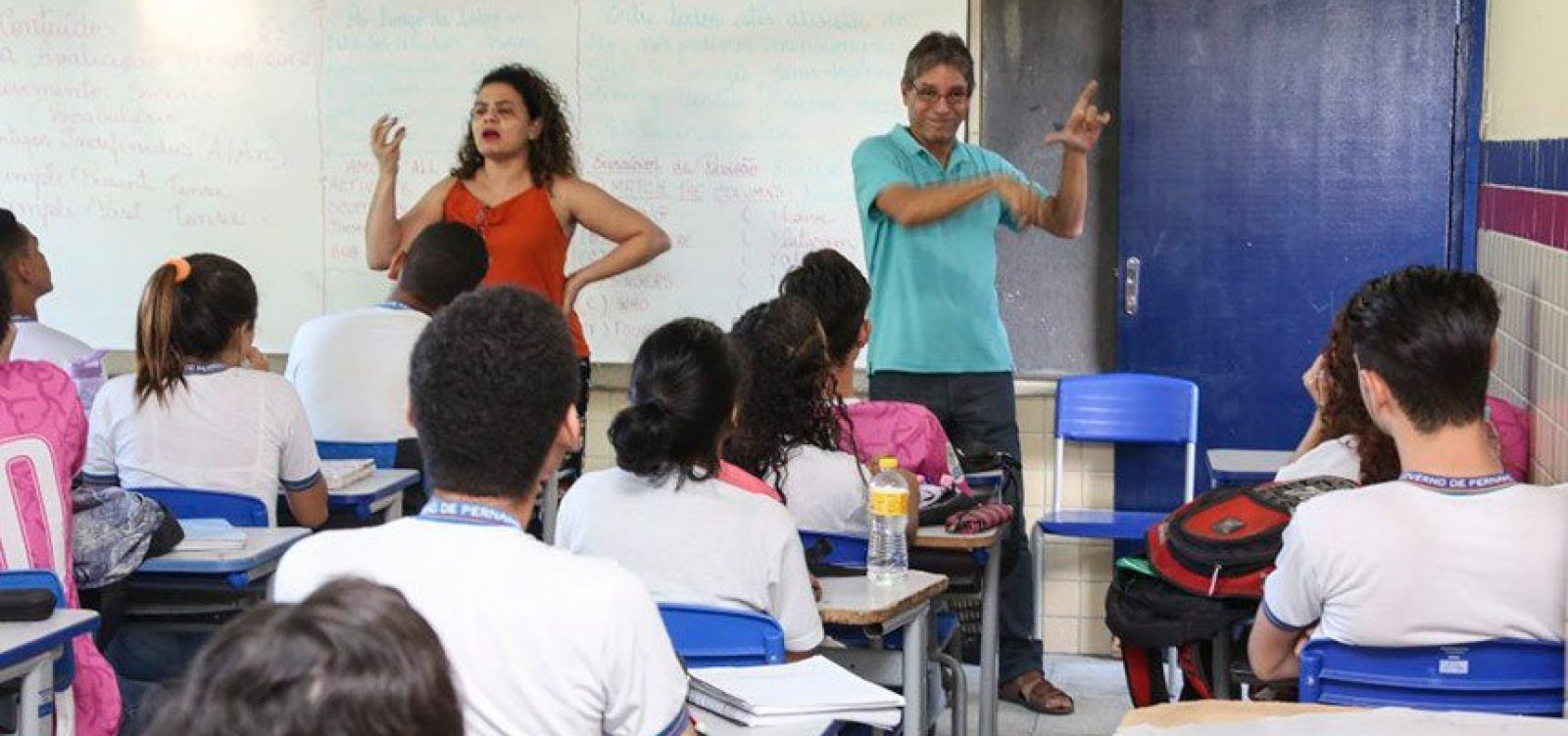 Projeto que inclui noções básicas de Libras em cursos superiores e técnicos avança na Câmara