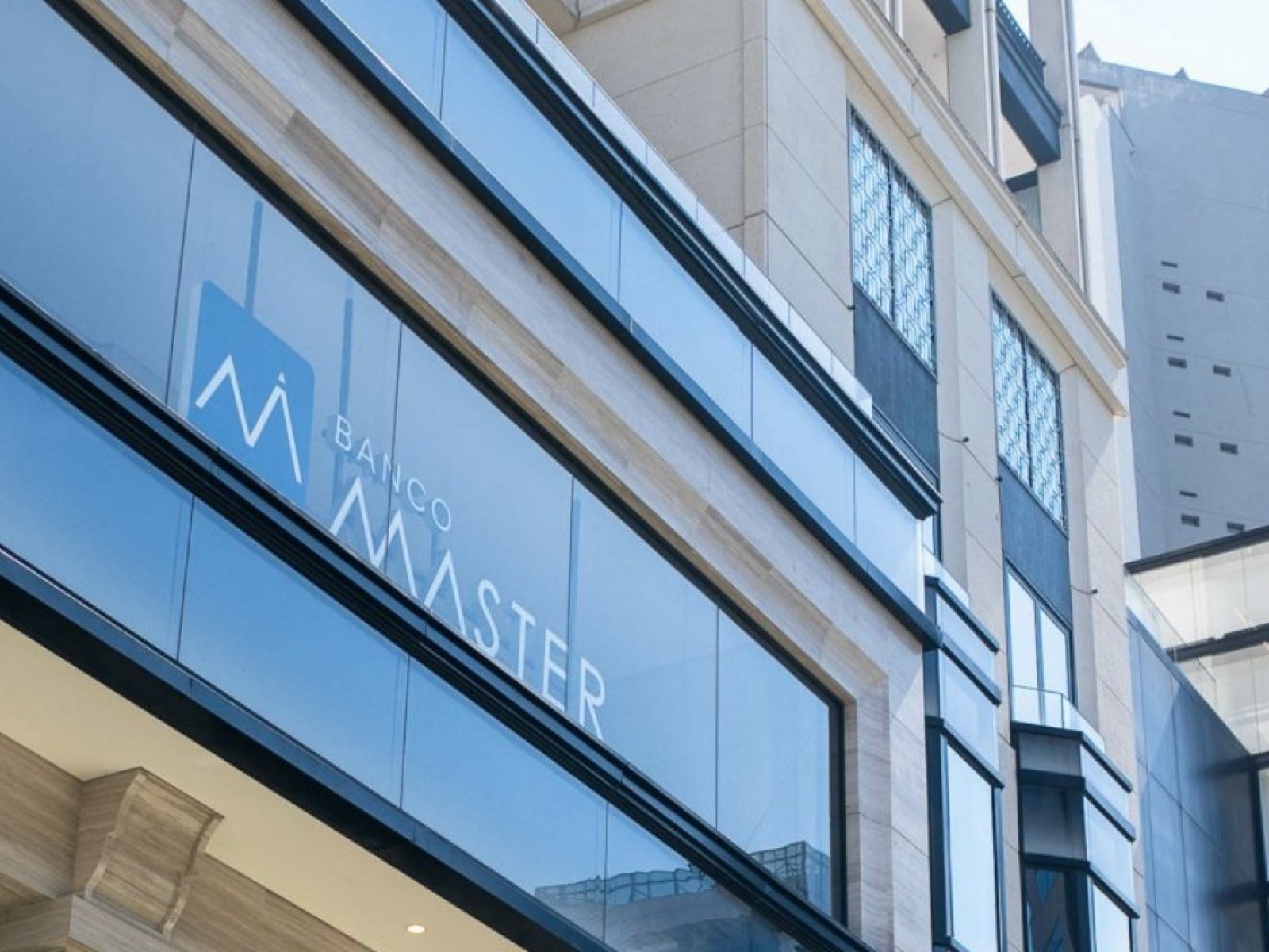 Oposição reúne assinaturas para pedir CPMI sobre o Banco Master