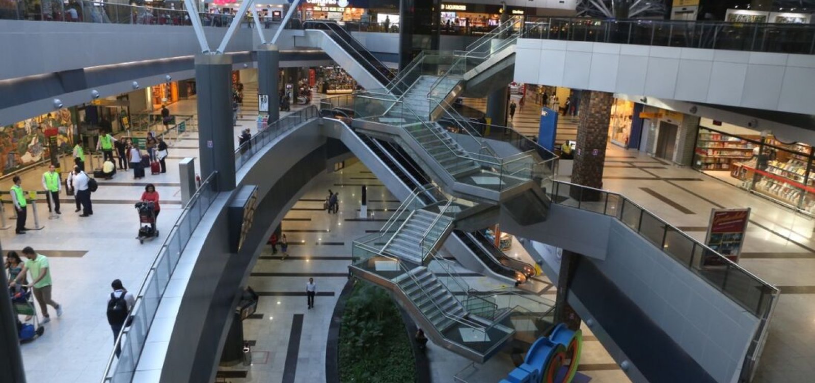 Homem é preso após depredar área de embarque no Aeroporto do Recife