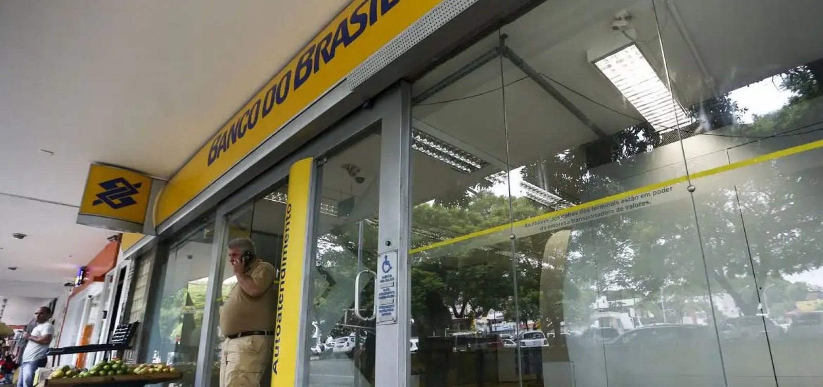 Bancos voltam a funcionar normalmente nesta sexta-feira