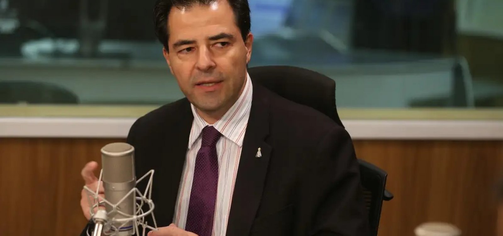 Bolsonaro pede que ex-ministro Adolfo Sachsida passe a integrar sua defesa