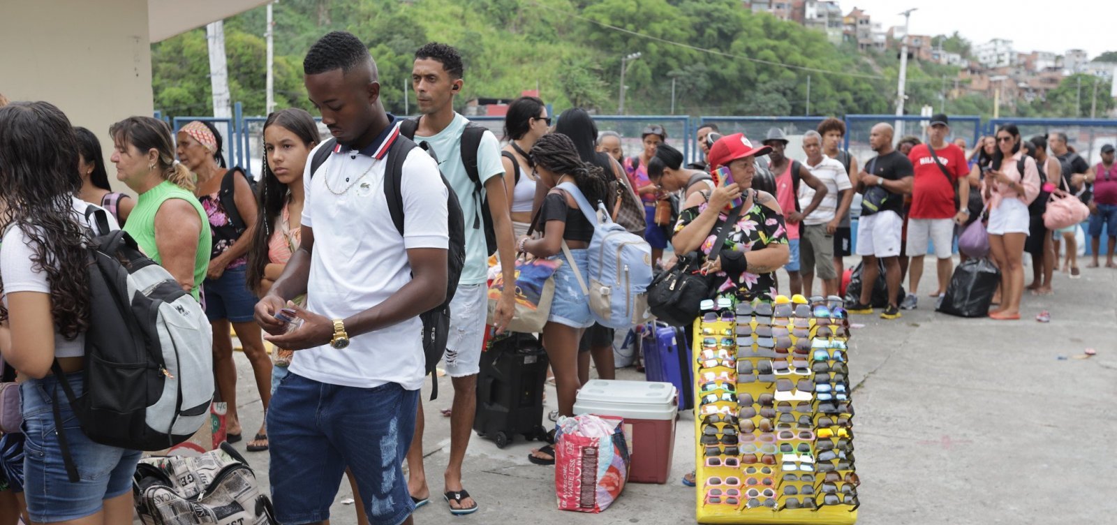 Tempo de espera para embarque no ferry-boat ultrapassa 3h nesta segunda