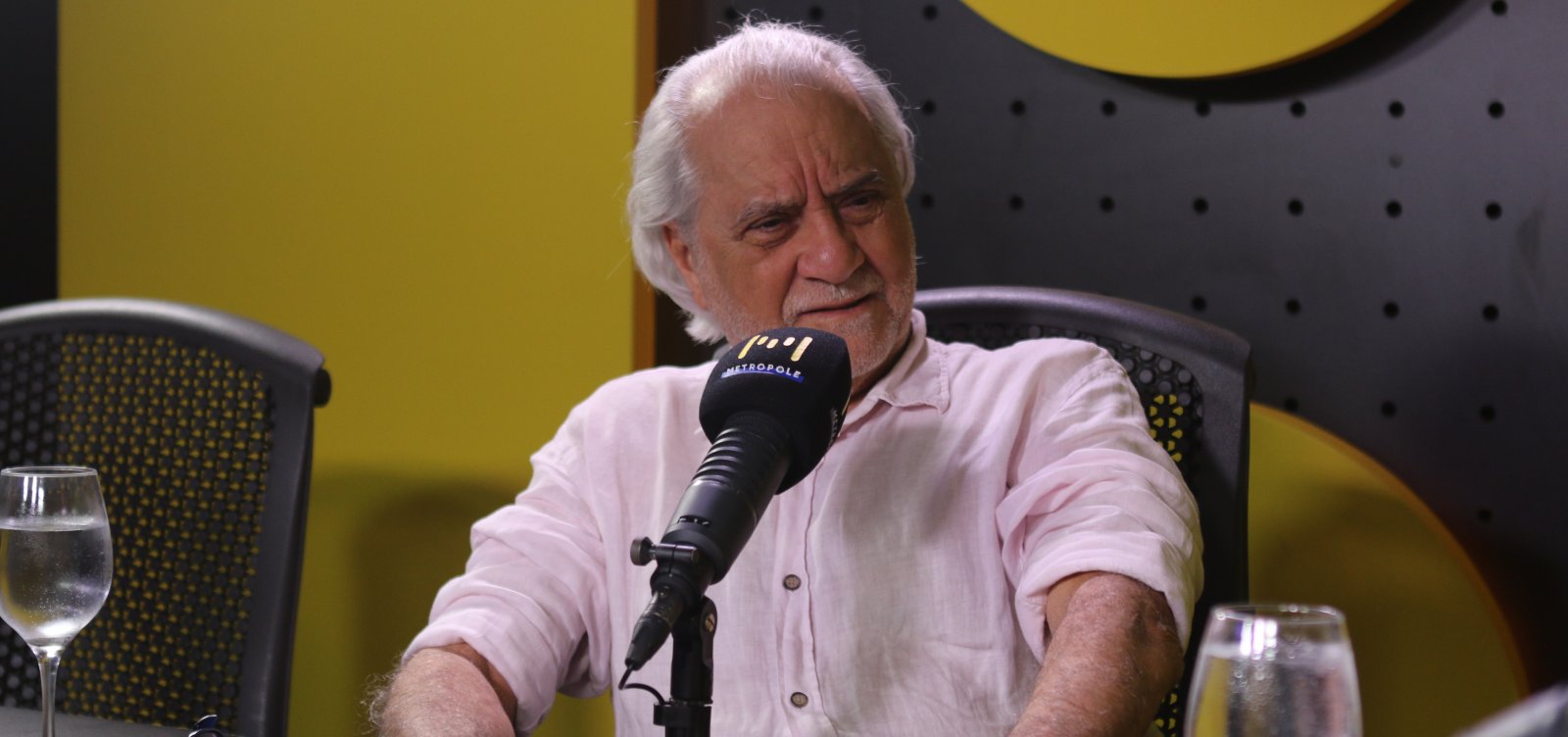 “É um império em decadência”, diz Emiliano José sobre os Estados Unidos