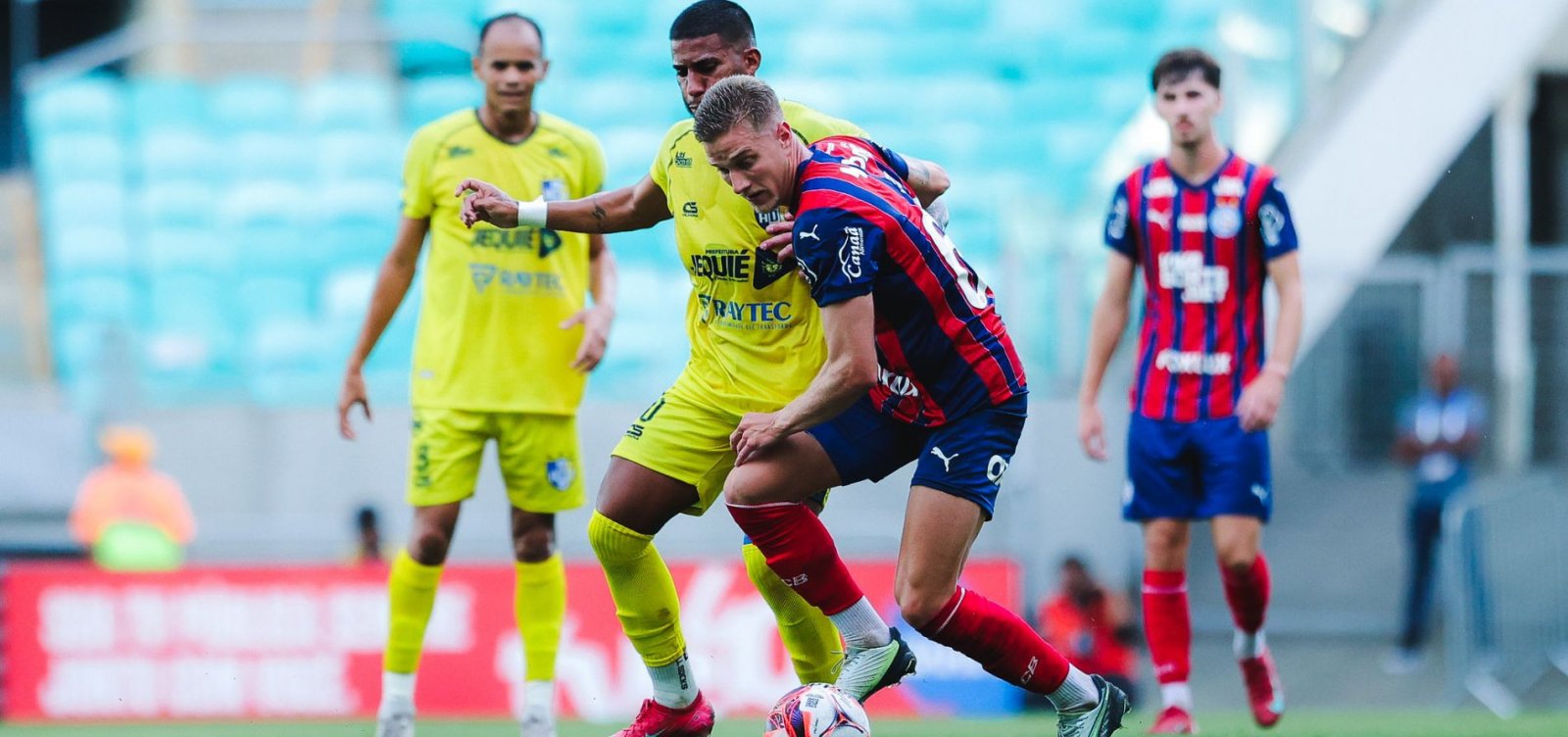 Com a garotada em campo, Bahia vence o Jequié na estreia do Baianão