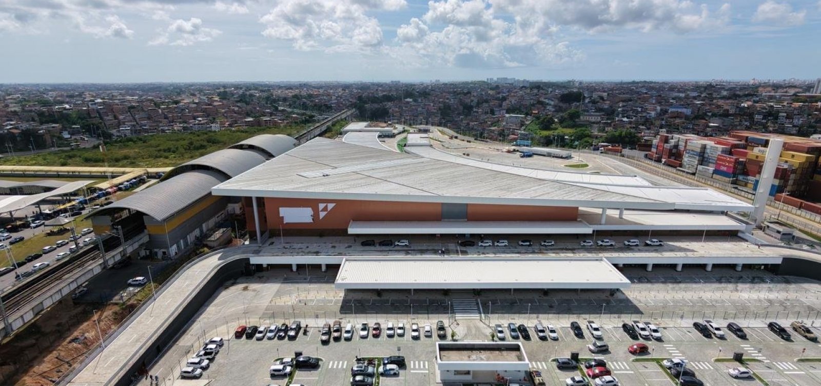 Governador da Bahia faz vistoria e recebe as chaves da nova rodoviária de Salvador