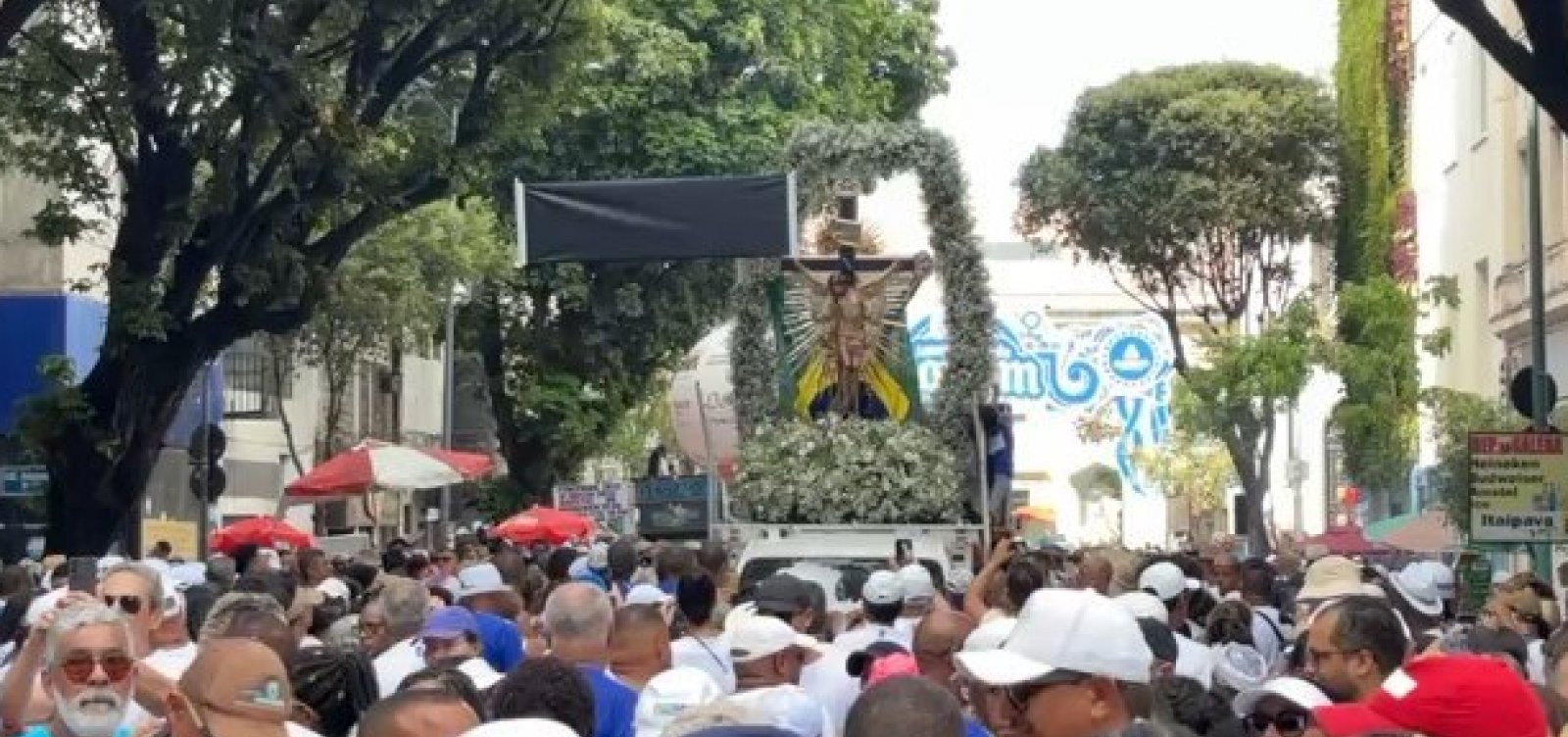 Imagem do Senhor do Bonfim deixa Basílica da Conceição da Praia