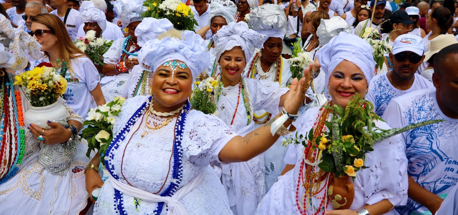 Lavagem do Bonfim: entenda o que são os tradicionais banhos de folhas e pipoca