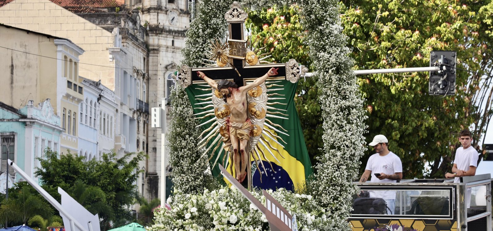 Lavagem do Bonfim: imagem do Senhor do Bonfim chega à Colina Sagrada
