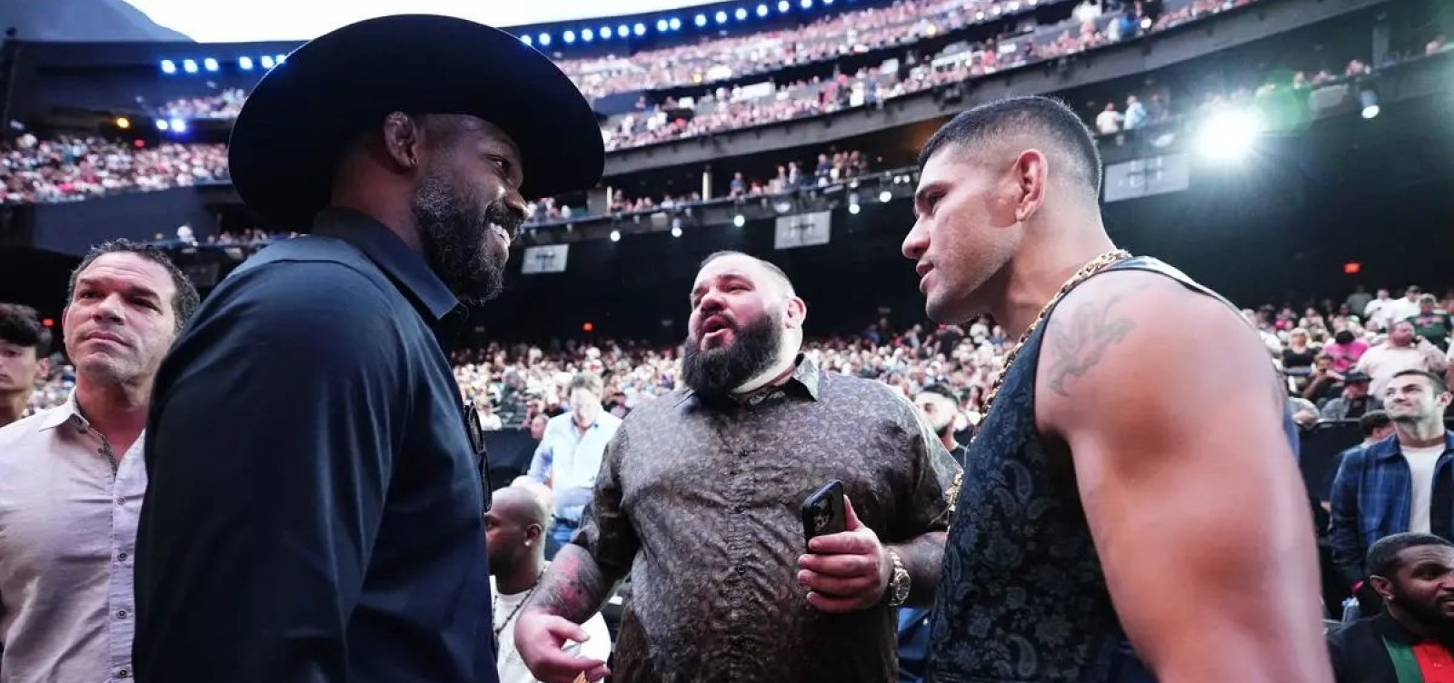 Alex Poatan e Jon Jones aumentam possibilidade de luta na Casa Branca