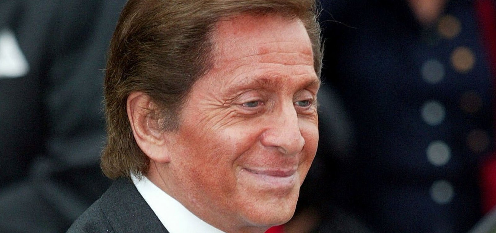 Morre Valentino Garavani, ícone da moda italiana, aos 93 anos