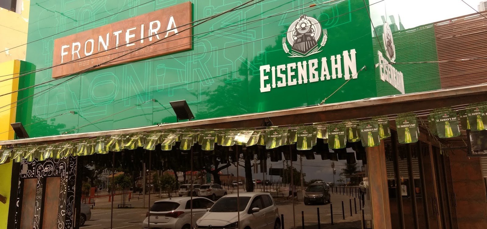 Dono de bar que criou polêmica ao invadir calçada é irmão de ex-vereador da base aliada ao prefeito