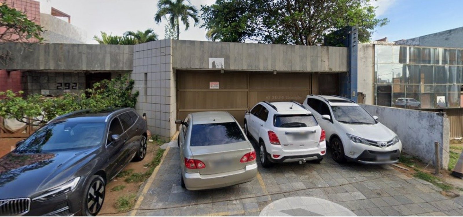 Com demolição de casas, braço da Odebrecht abre caminho para erguer espigões no Buracão