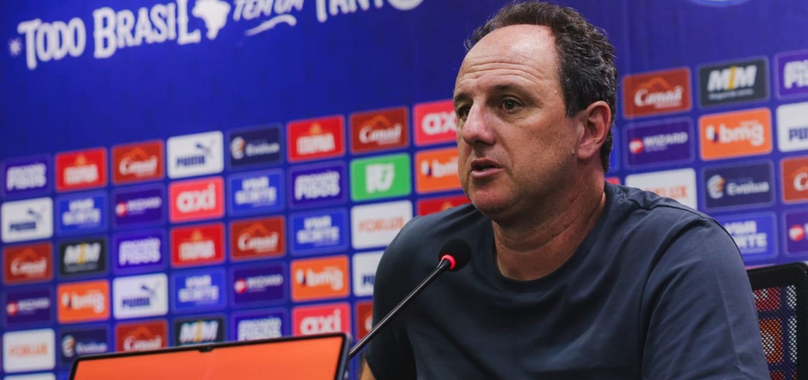 Ceni elogia titulares do Bahia, mas critica parte física: "Deixa a desejar"