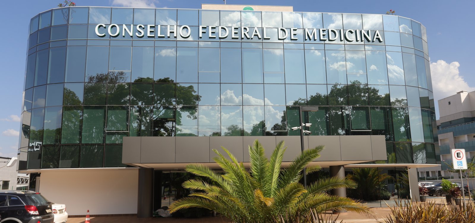 CFM estuda barrar registro de formandos reprovados no Enamed e reacende debate sobre exame de ordem