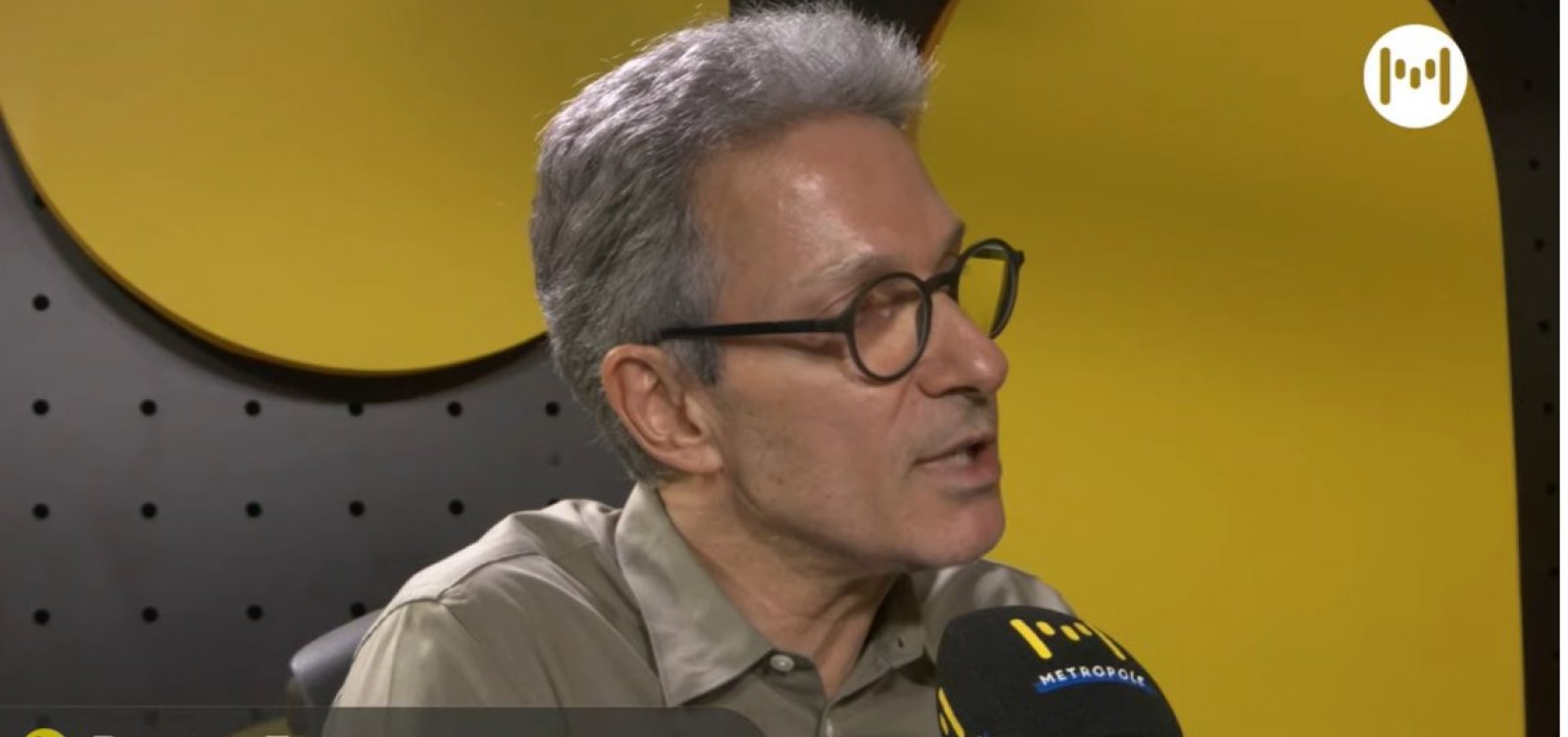 Zema critica sigilos do governo Lula e diz discordar de Bolsonaro sobre decretos de 100 anos