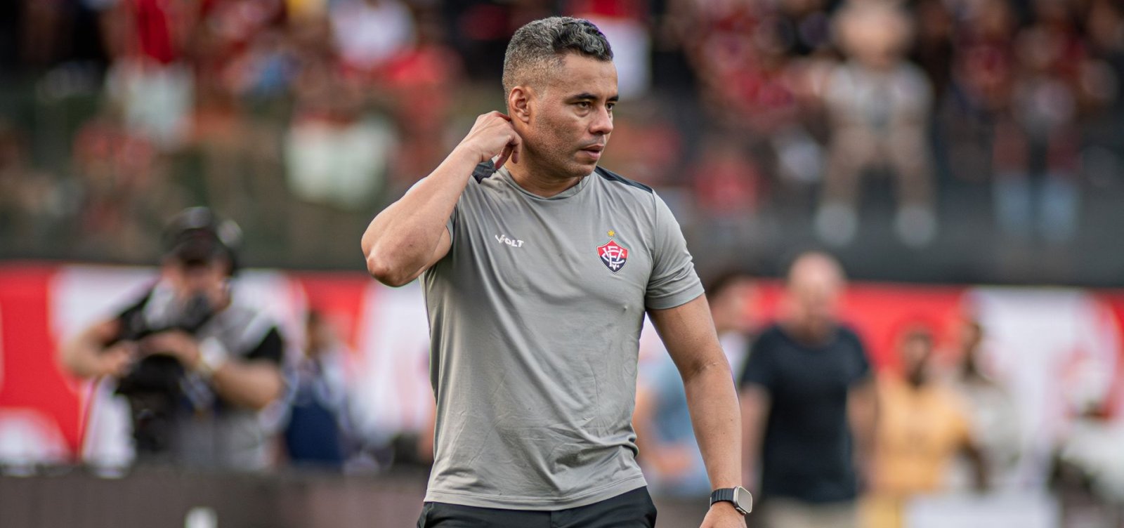 Jair Ventura lamenta chances perdidas pelo Vitória: "Futebol não perdoa"