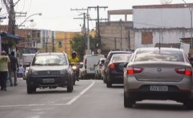 Obra trava trânsito na Barros Reis e engarrafamento atinge região da rodoviária