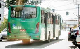 Após assalto a ônibus, cinco homens são presos em Pernambués