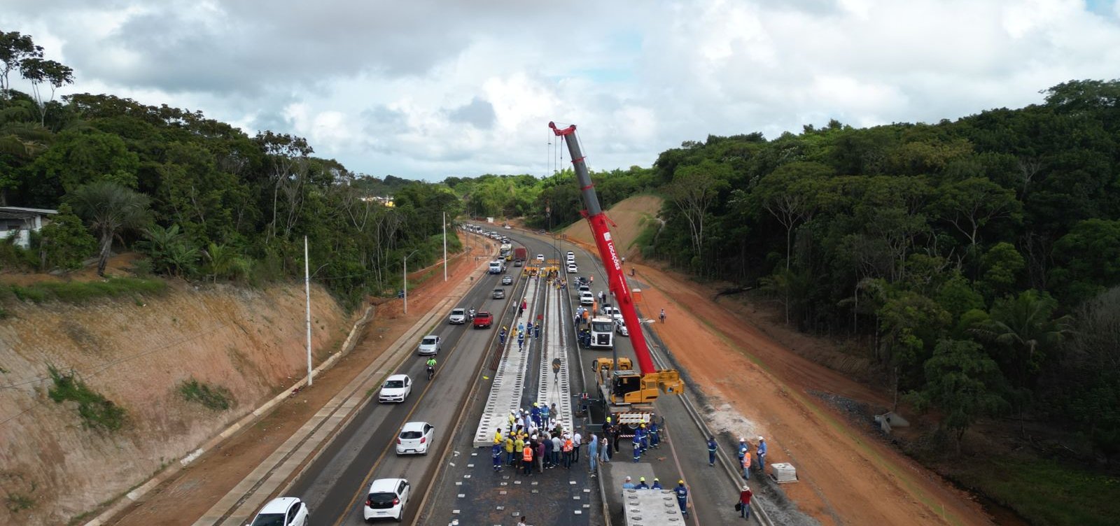 VLT de Salvador: Governo inicia instalação de trilhos no trecho Paripe-Águas Claras