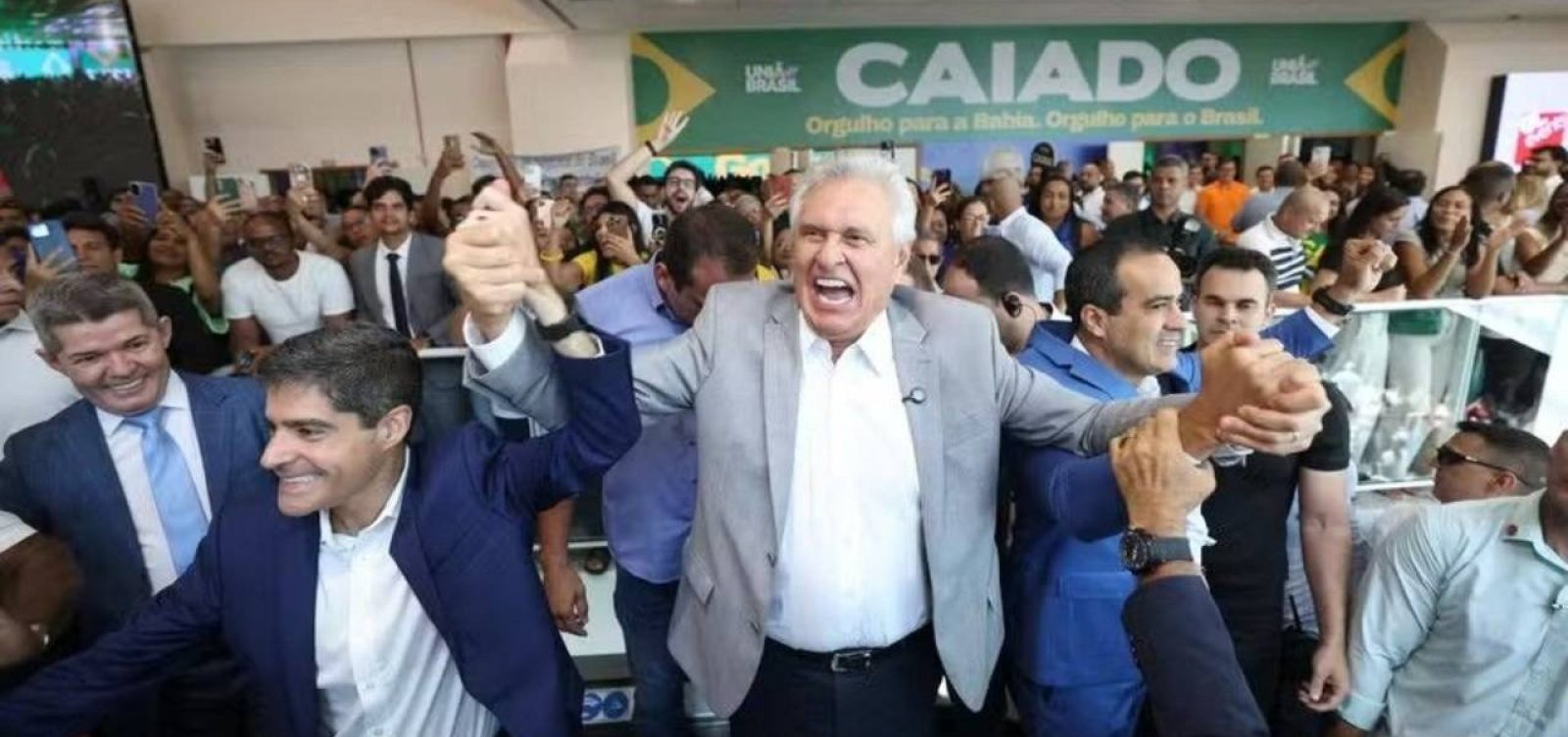 Saída de Caiado do União Brasil por candidatura a presidente traz alívio para ACM Neto