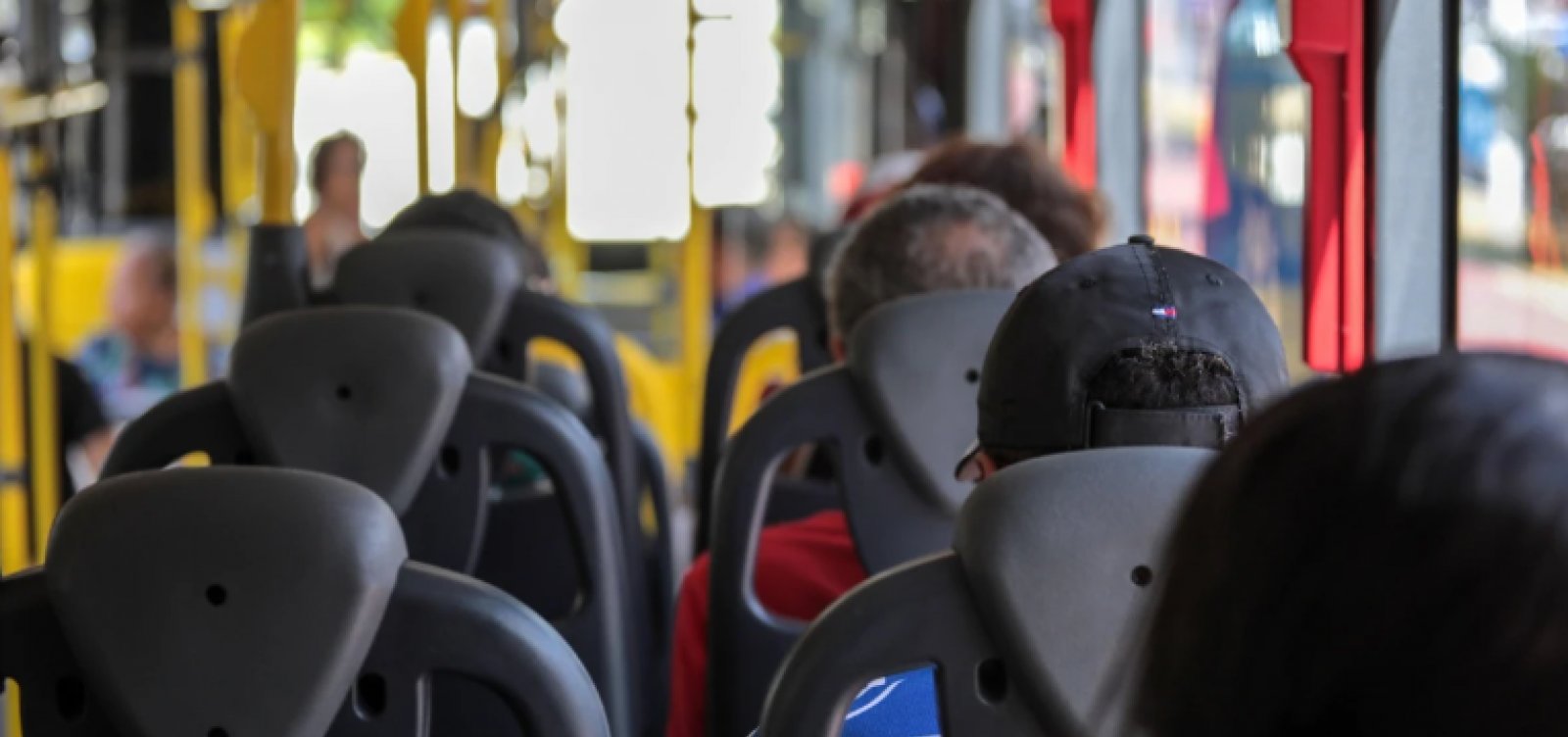 Prefeitura de Salvador vistoria fábrica da Mercedes-Benz para acompanhar produção de novos ônibus com ar-condicionado